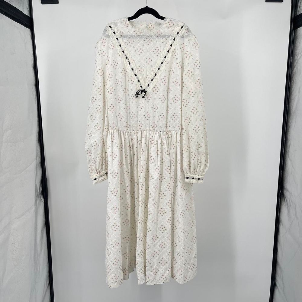 Vintage 70s Handmade Prairie Maxi Dress M L Cottagecore Strawberry Lace Retro
